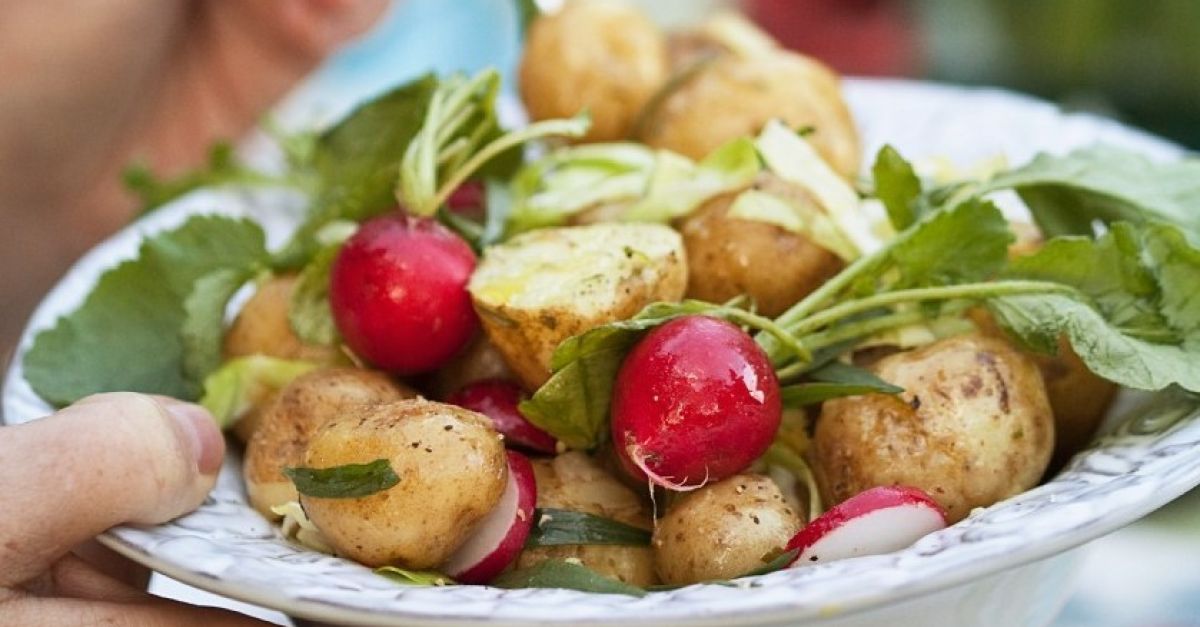 Kartoffelsalat mit Radieschen