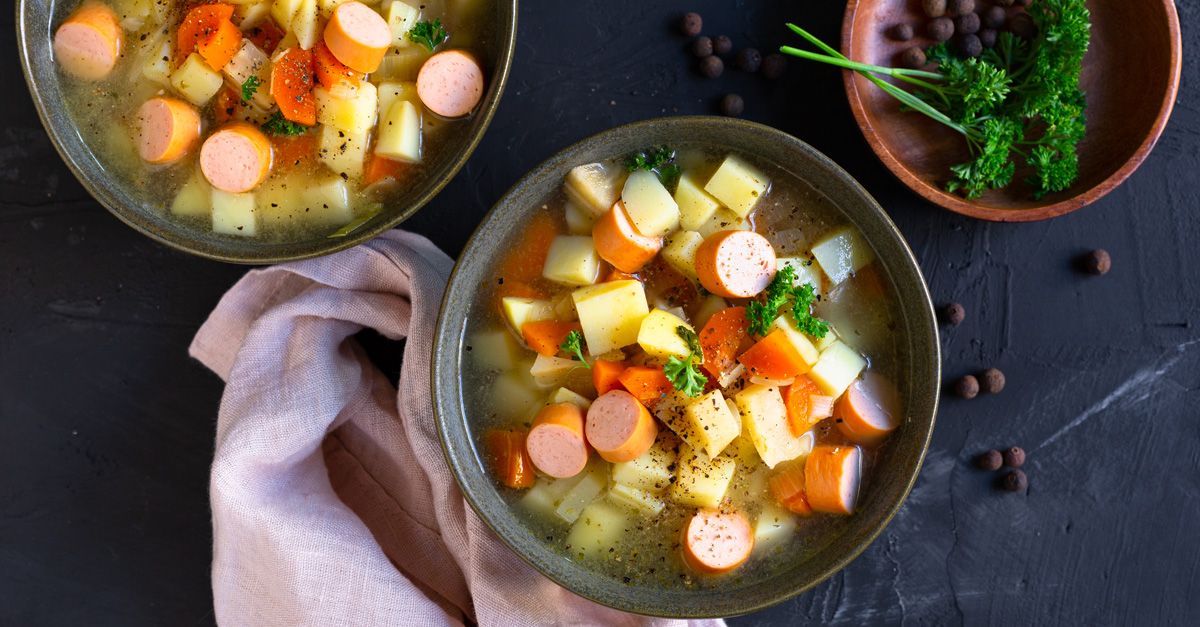 Kartoffelsuppe mit Würstchen Rezept | EAT SMARTER