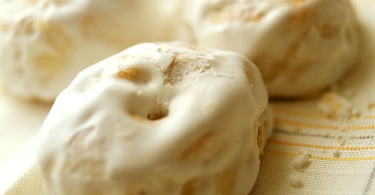 Katalanische Gebackkringel Mit Baiseruberzug Rezept Eat Smarter 