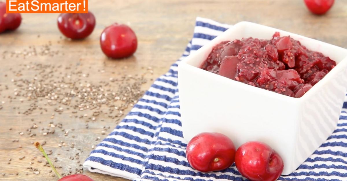 Kirschmarmelade mit Chiasamen Rezept | EAT SMARTER