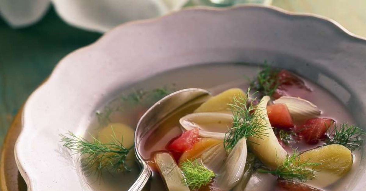 Klare Gemüsesuppe mit Fenchel und Kartoffeln Rezept | EAT SMARTER Klare Gemüsesuppe mit Fenchel und Kartoffeln Rezept | EAT SMARTER