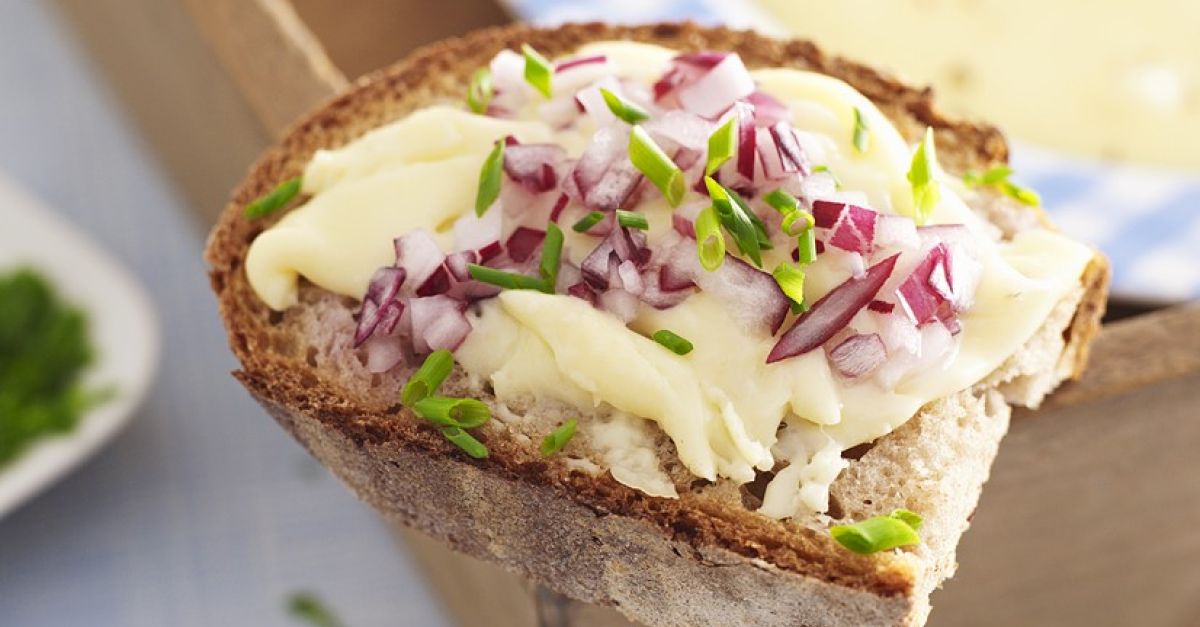 Kochkäse mit Brot Rezept | EAT SMARTER