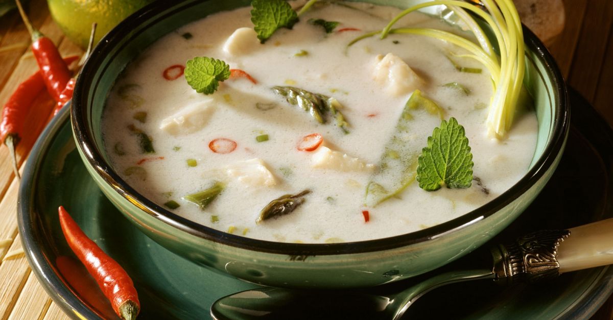 Kokos-Fisch-Suppe mit Spargel und Zitrone Rezept | EAT SMARTER Kokos-Fisch-Suppe mit Spargel und Zitrone Rezept | EAT SMARTER