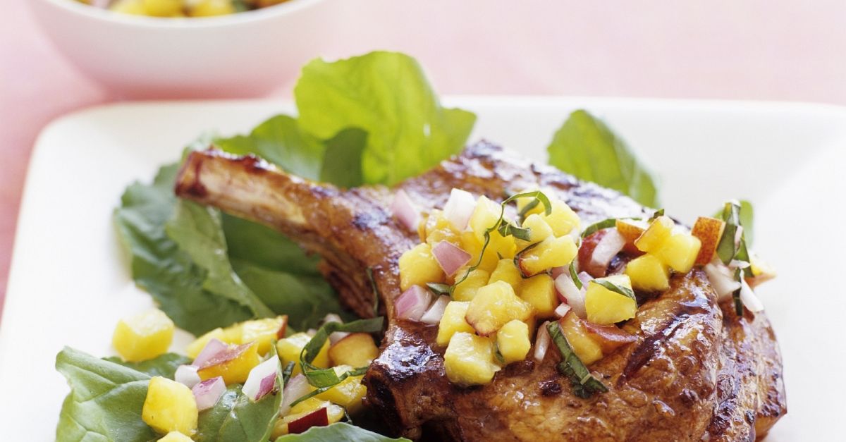 Kotelett vom Kalb mit Pfirsich-Salsa Rezept | EAT SMARTER