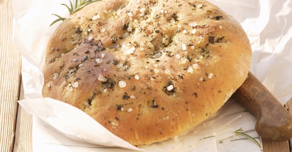 Kräuterfladenbrot auf toskanische Art (Focaccia) Rezept | EAT SMARTER