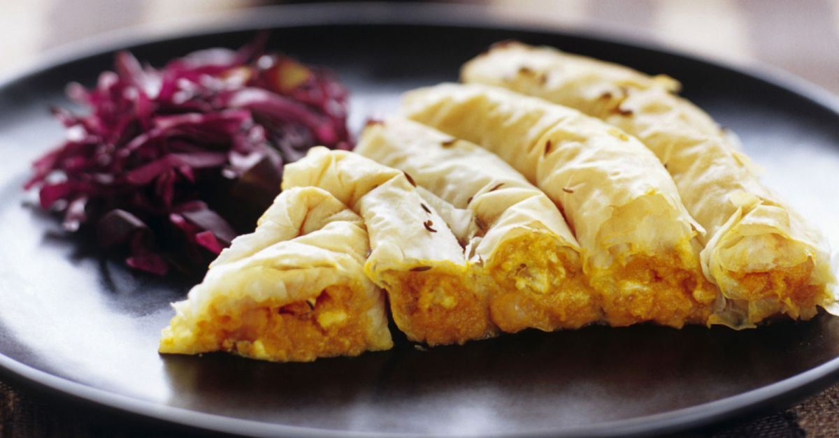 Kürbis-Feta-Kuchen aus Filoteig Rezept | EAT SMARTER Kürbis-Feta-Kuchen aus Filoteig Rezept | EAT SMARTER