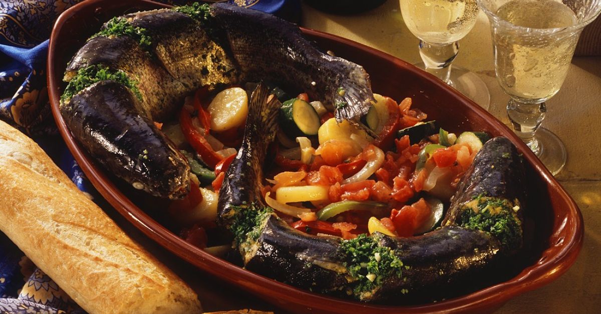 Lachsforelle mit Kartoffelgemüse Rezept | EAT SMARTER