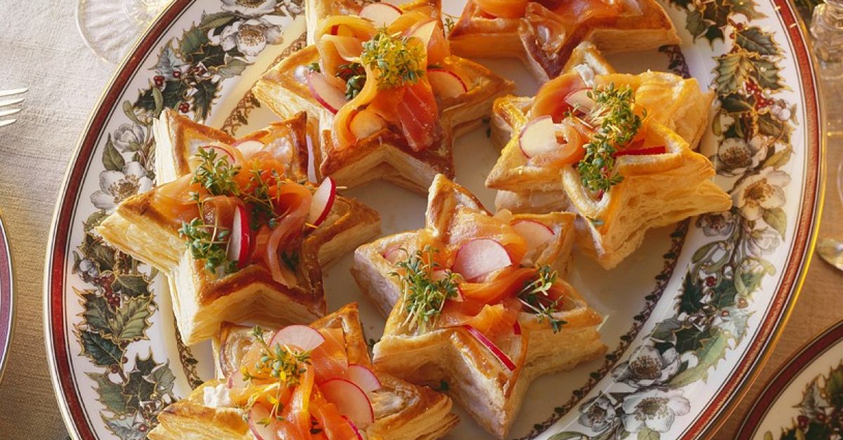 Lachssalat mit Kresse und Gebäcksternen Rezept | EAT SMARTER