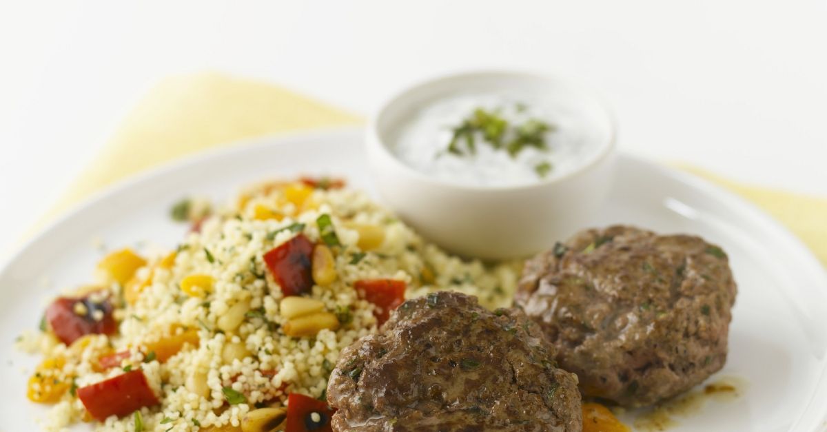 Lamm-Köfte mit Couscous Rezept | EAT SMARTER Lamm-Köfte mit Couscous Rezept | EAT SMARTER