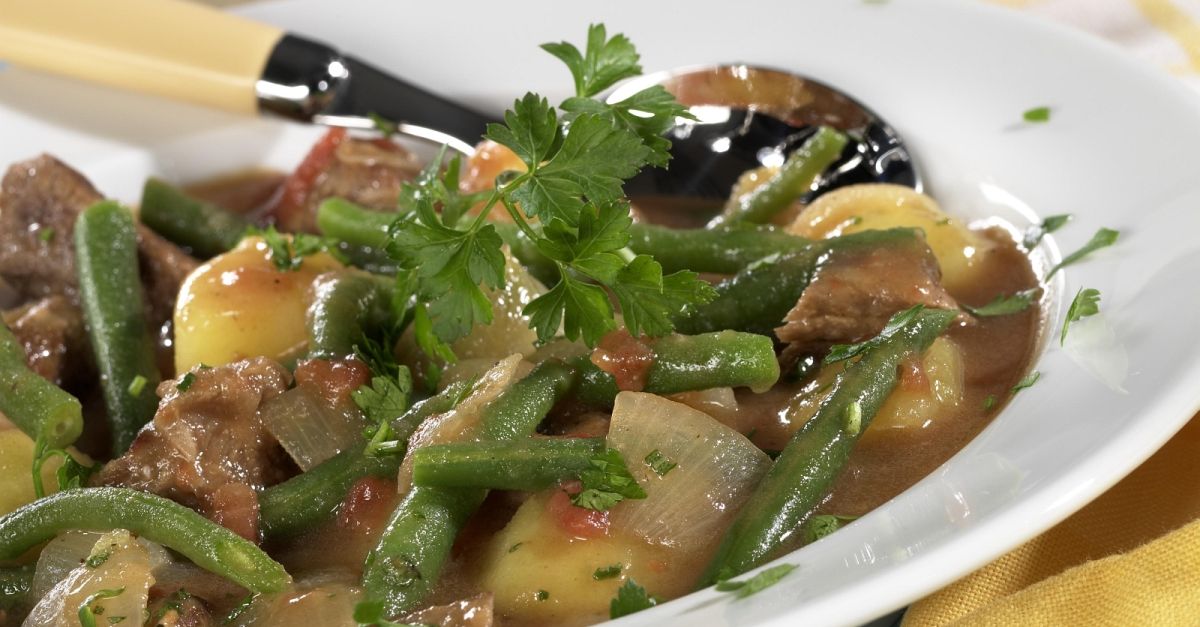 Lammeintopf mit grünen Bohnen und Kartoffeln Rezept | EAT SMARTER