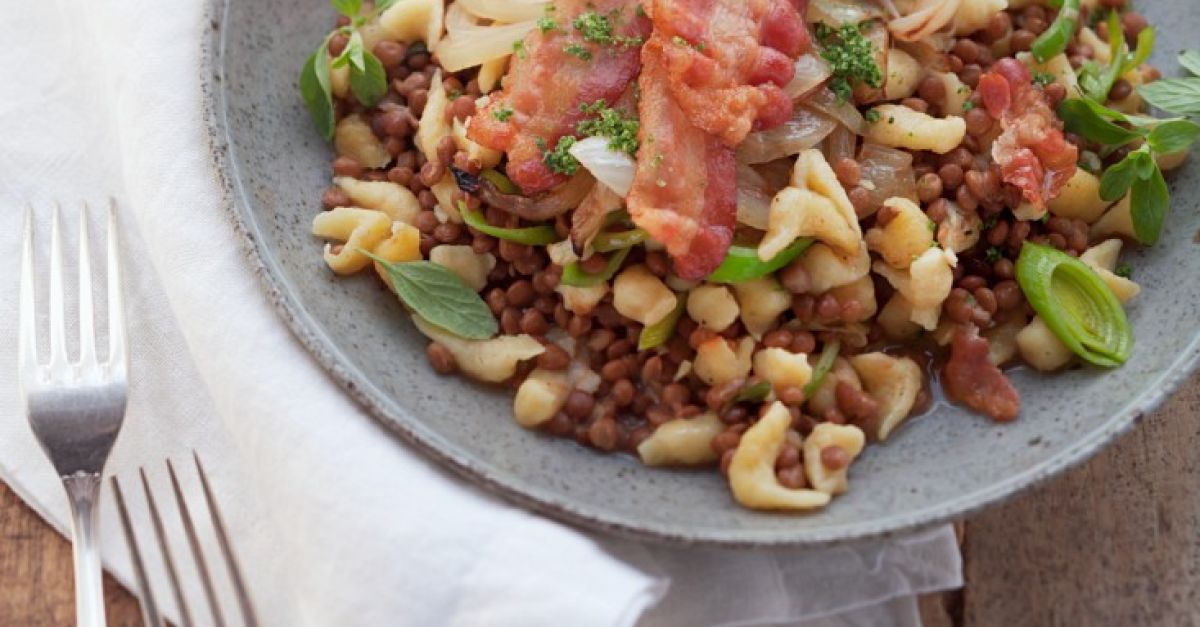 Linsen mit Spätzle Rezept | EAT SMARTER