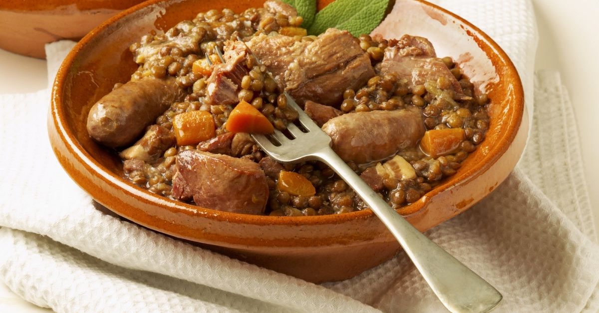 Linsentopf mit Schweinefleisch und Würsten Rezept | EAT SMARTER