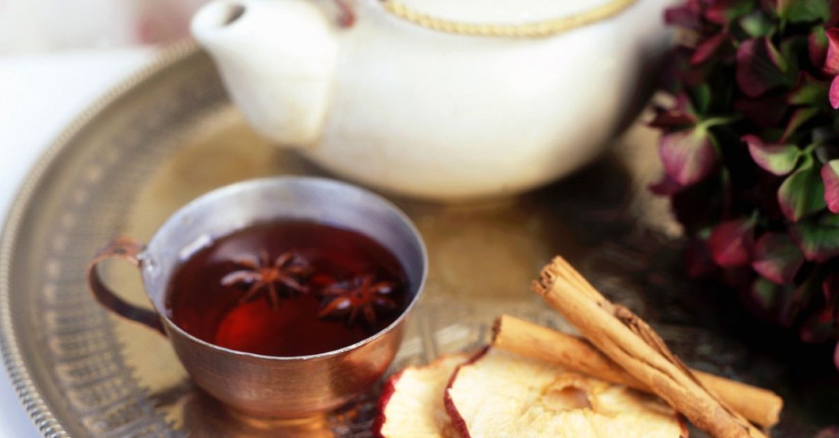 Malventee mit Gewürzen Rezept | EAT SMARTER