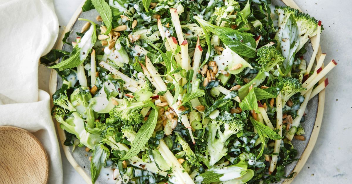 Mangold-Brokkoli-Salat mit Buttermilch-Dressing Rezept | EAT SMARTER