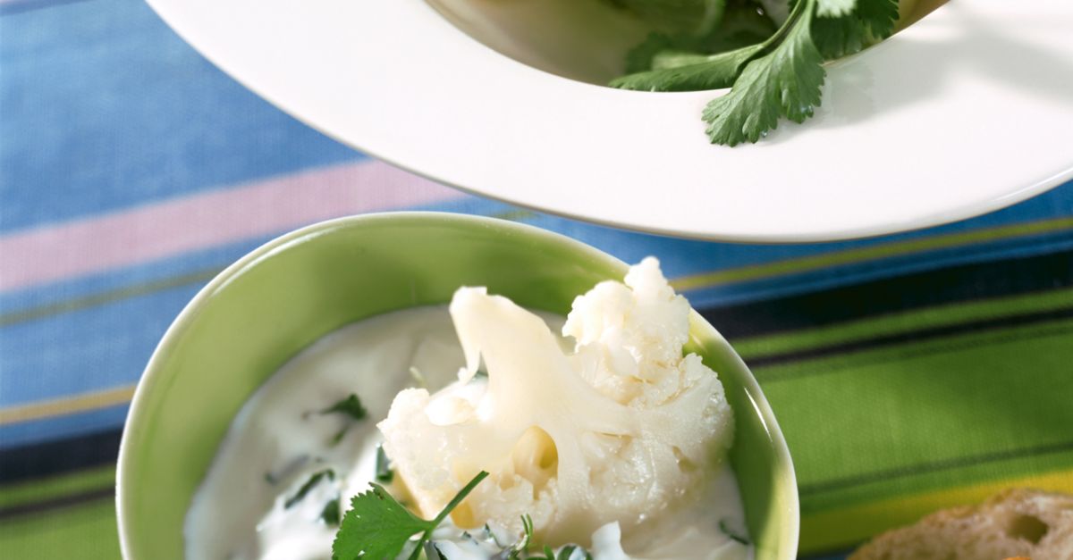 Marinierter Blumenkohl mit Kräuter-Joghurt-Dip Rezept | EAT SMARTER Marinierter Blumenkohl mit Kräuter-Joghurt-Dip Rezept | EAT SMARTER