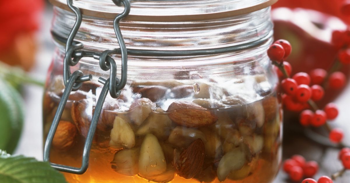 Maronen und Mandeln in Honig Rezept | EAT SMARTER