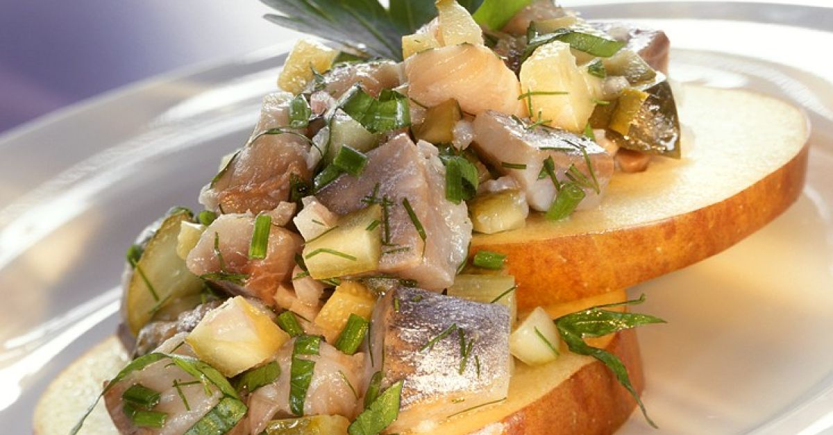 Matjessalat mit Apfel Rezept | EAT SMARTER