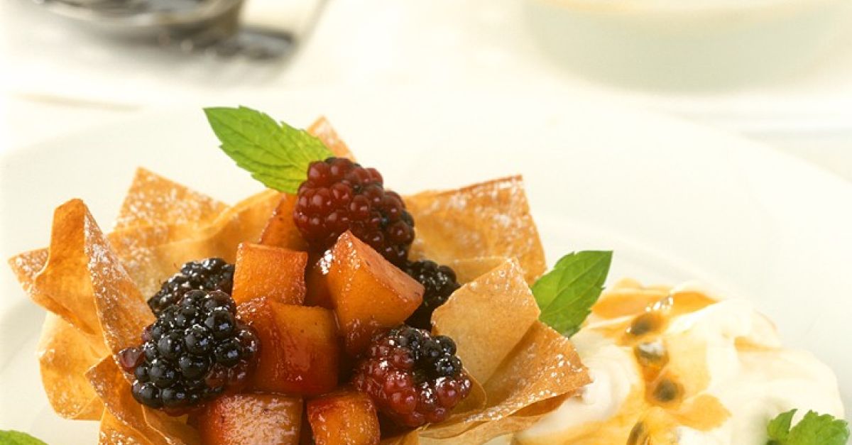 Mini-Obst-Törtchen mit frischen Früchten Rezept | EAT SMARTER Mini-Obst-Törtchen mit frischen Früchten Rezept | EAT SMARTER