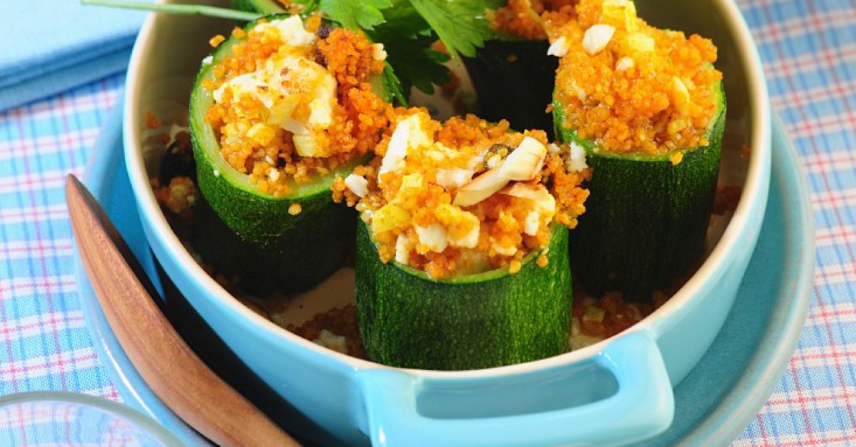 Mit Couscous gefüllte Zucchini Rezept EAT SMARTER