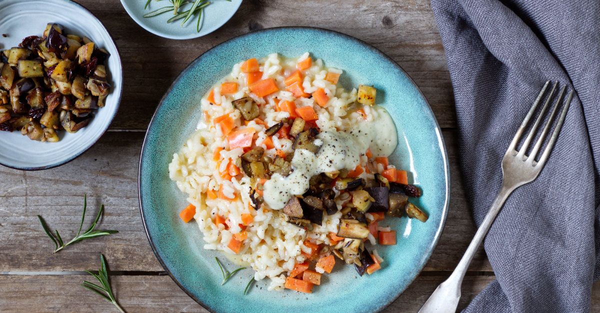 Möhren-Risotto mit Auberginen und Pesto-Sauce Rezept | EAT SMARTER