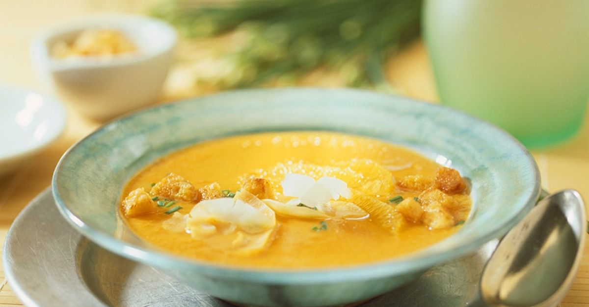 Möhrensuppe mit Curry Rezept | EAT SMARTER