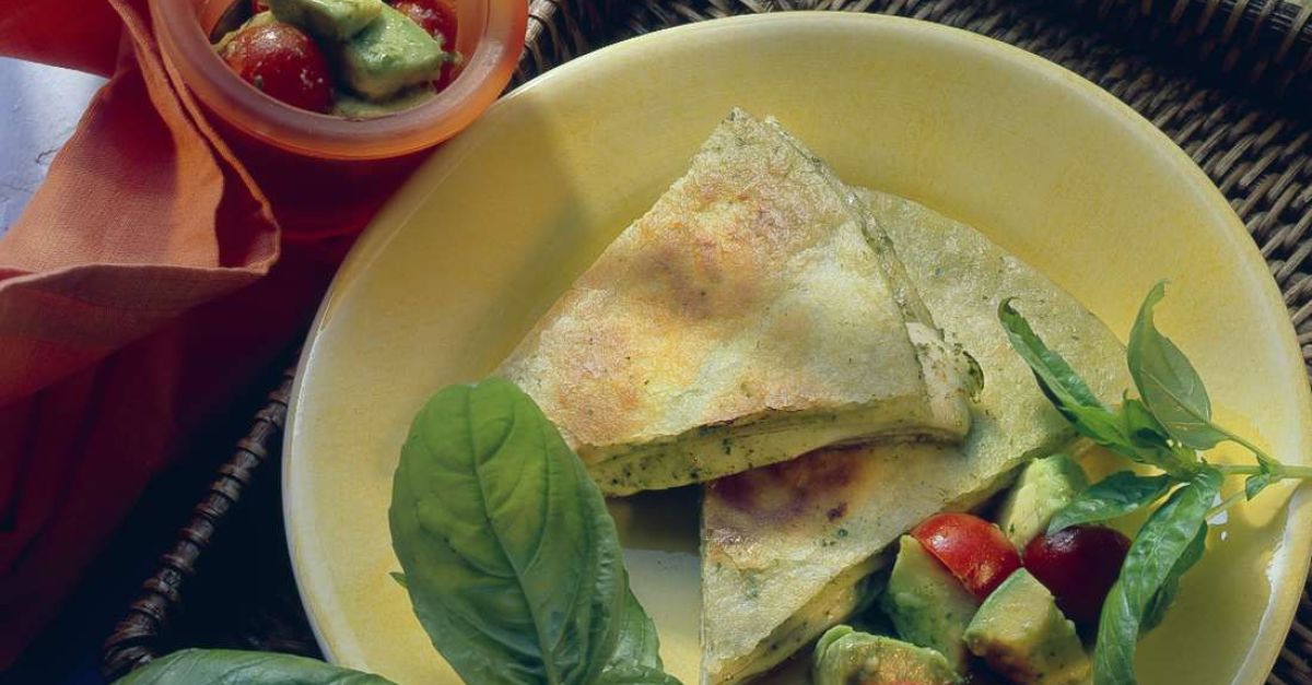 MozzarellaPestoTortillas Rezept EAT SMARTER