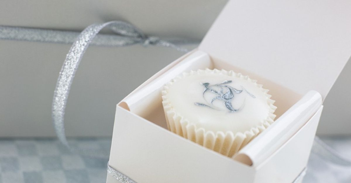 Muffins mit weißer Glasur Rezept | EAT SMARTER