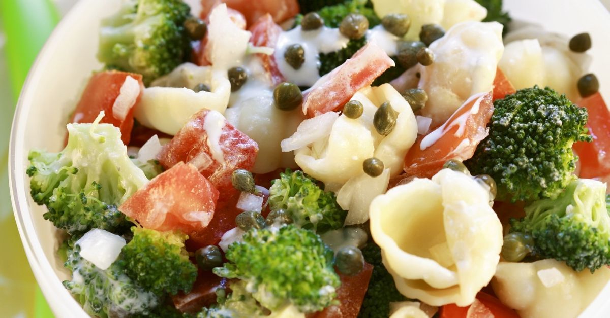 Nudel-Gemüse-Salat Rezept | EAT SMARTER