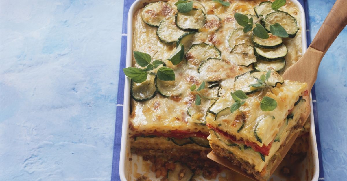 Nudel-Hack-Auflauf mit Zucchini Rezept | EAT SMARTER