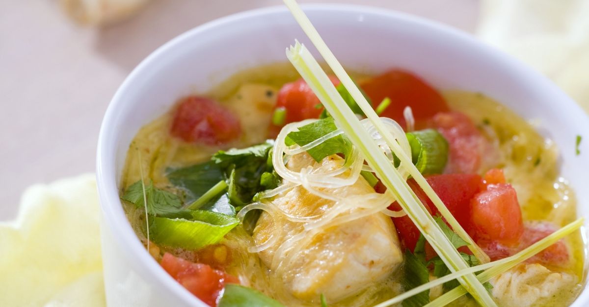 Nudelsuppe mit Hähnchen auf chinesische Art Rezept | EAT SMARTER