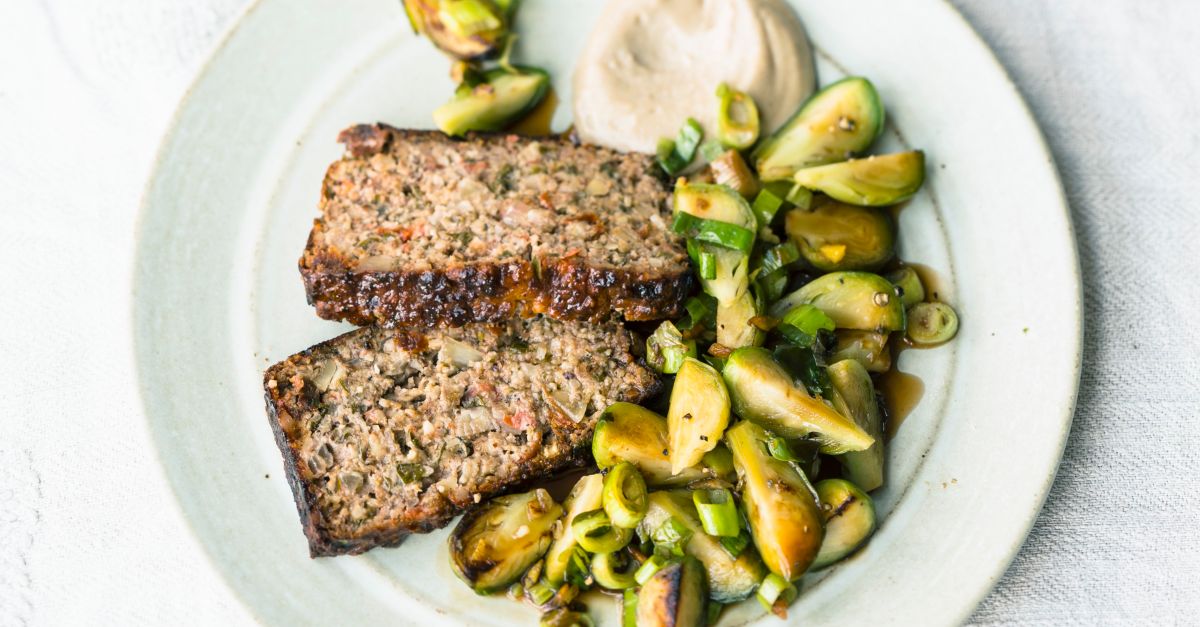 Nuss-Käse-Braten Rezept | EAT SMARTER Nuss-Käse-Braten Rezept | EAT SMARTER