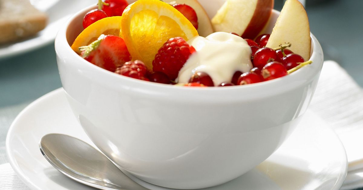 Obstsalat zum Frühstück Rezept | EAT SMARTER Obstsalat zum Frühstück Rezept | EAT SMARTER