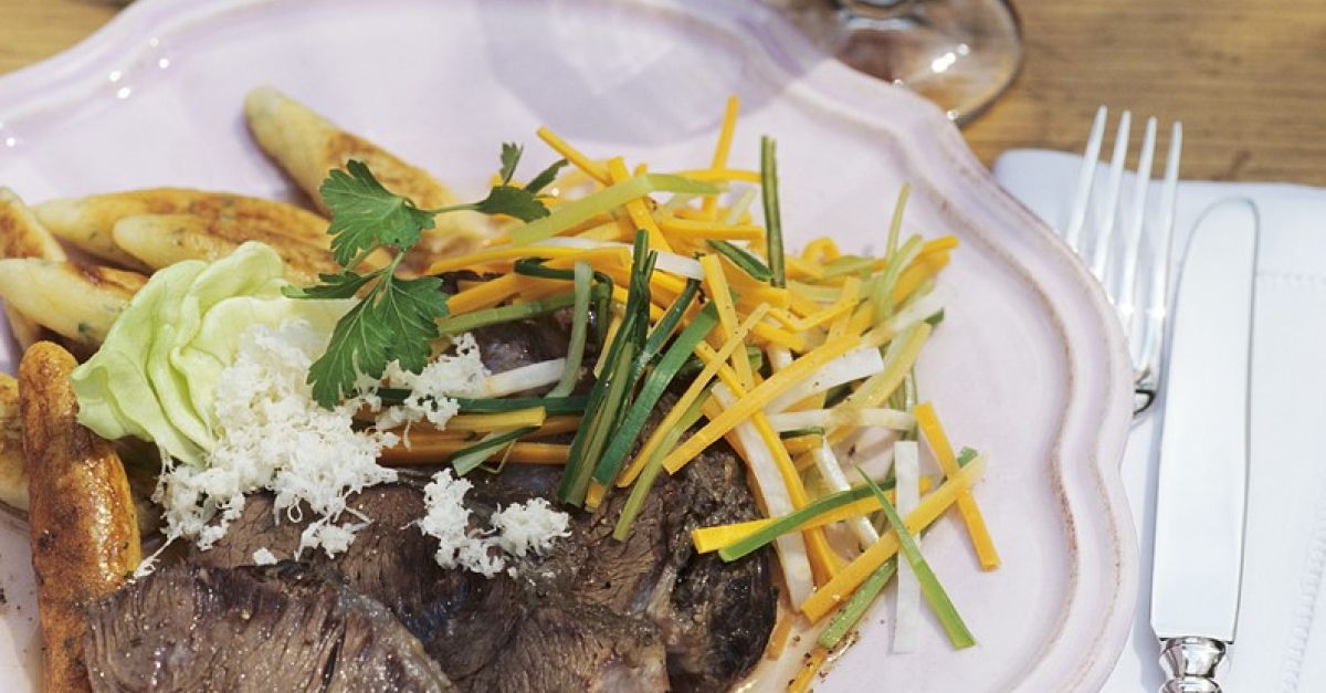 Ochsenbäckchen im Gemüsesud Rezept | EAT SMARTER