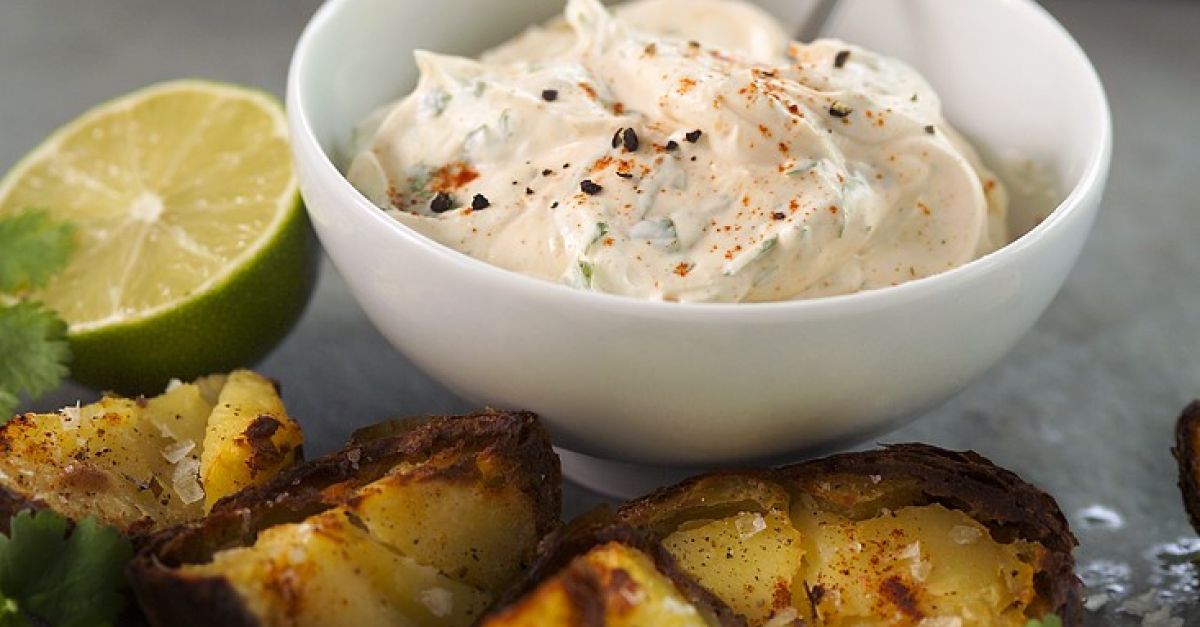 Ofenkartoffeln mit Dip Rezept | EAT SMARTER