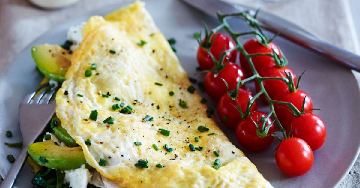 Omelett mit Spinat-Avocadofüllung Rezept | EAT SMARTER