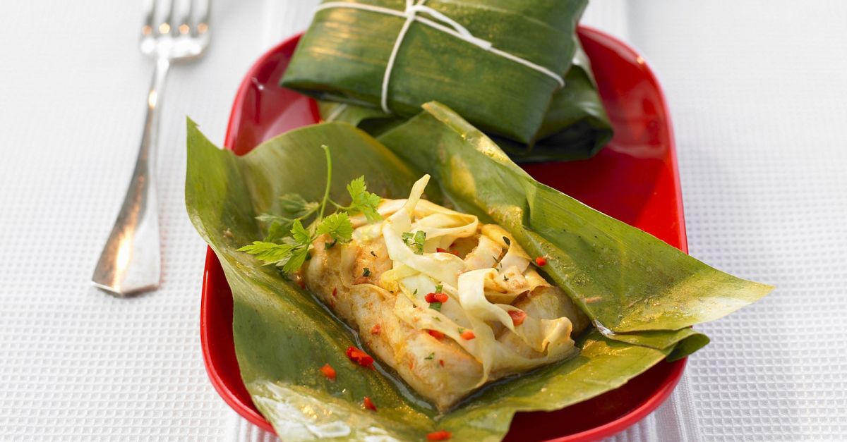 Pangasius im Bananenblatt gedämpft Rezept | EAT SMARTER