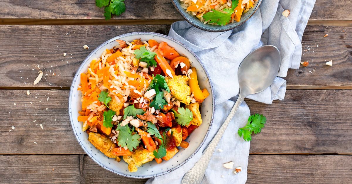 Papaya-Hähnchen-Curry mit Möhren-Mandel-Reis Rezept | EAT SMARTER