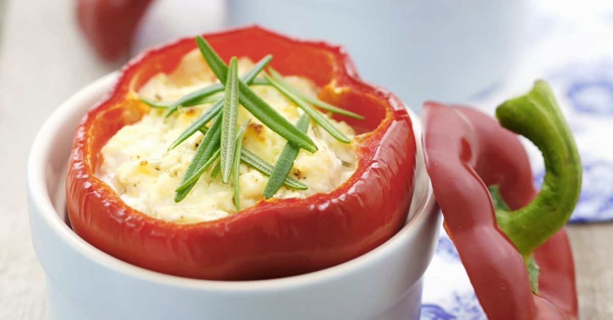 Paprikaschoten mit Schafkäse gefüllt Rezept | EAT SMARTER Paprikaschoten mit Schafkäse gefüllt Rezept | EAT SMARTER