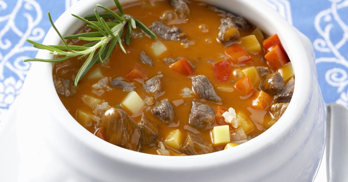Party-Gulaschsuppe Rezept | EAT SMARTER