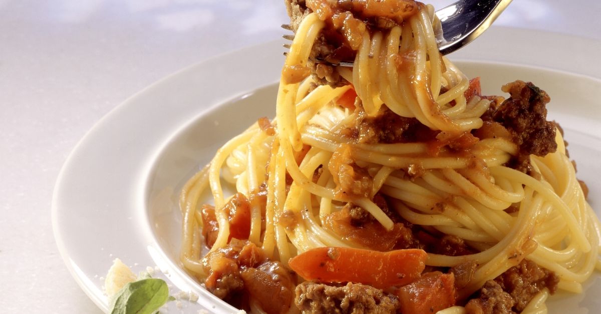 Pasta mit Hackfleischsoße Rezept | EAT SMARTER