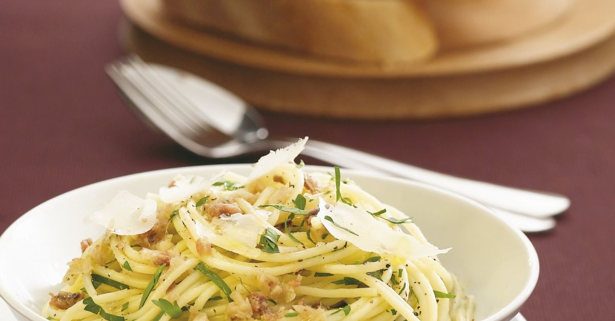 Pasta mit Knoblauch und Sardellen Rezept | EAT SMARTER