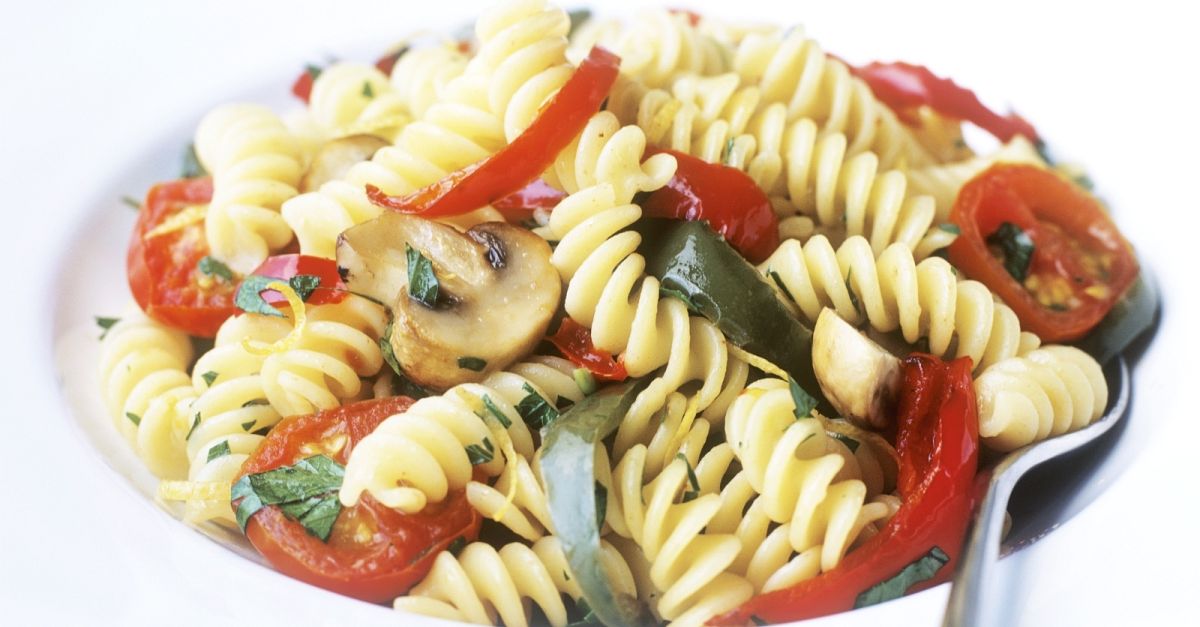 Pasta mit Pilzen und Tomaten Rezept | EAT SMARTER