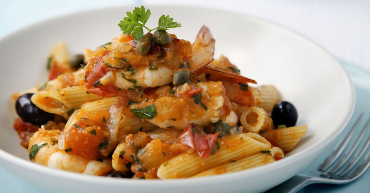 Pasta mit Scampi und Oliven Rezept | EAT SMARTER