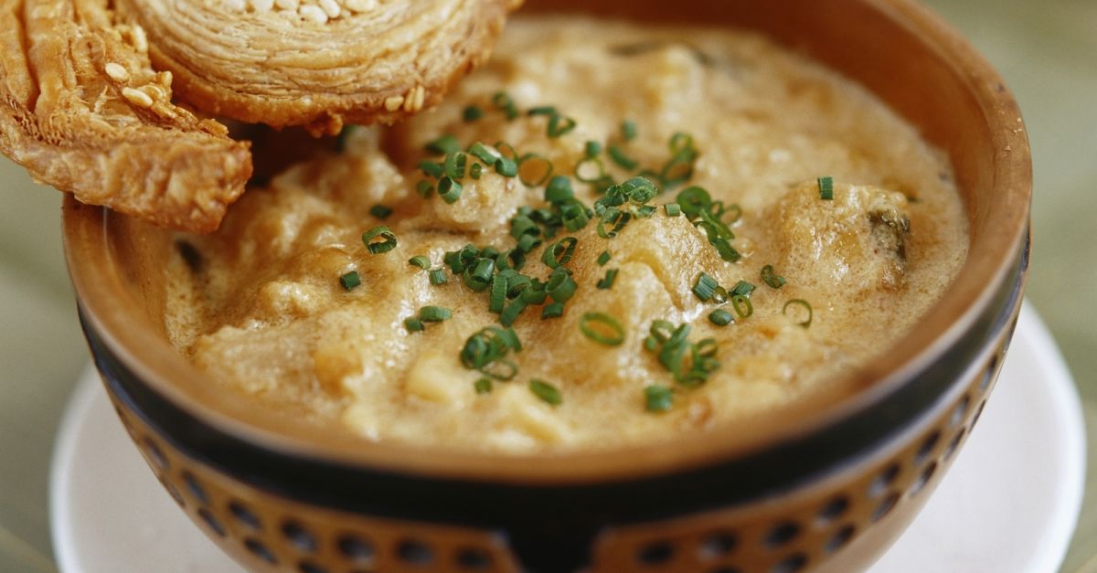 Pastinaken-Steckrüben-Suppe mit Mandeln und Blätterteigschnecke Rezept ... Pastinaken-Steckrüben-Suppe mit Mandeln und Blätterteigschnecke Rezept ...