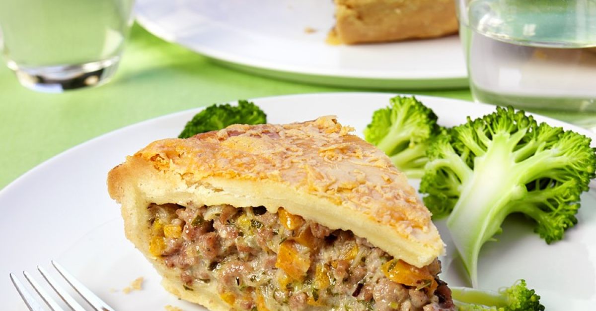 Pie mit Lammhackfleisch gefüllt Rezept | EAT SMARTER Pie mit Lammhackfleisch gefüllt Rezept | EAT SMARTER