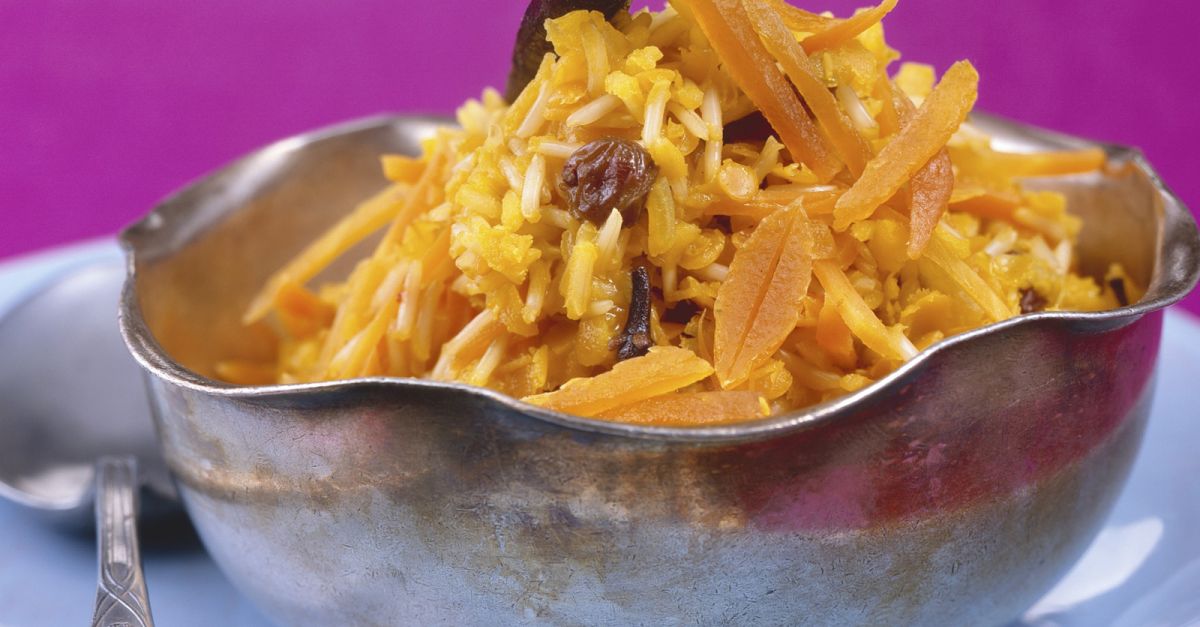 Pilaw mit Gewürzen, Karotten, Aprikosen und Rosinen Rezept | EAT SMARTER
