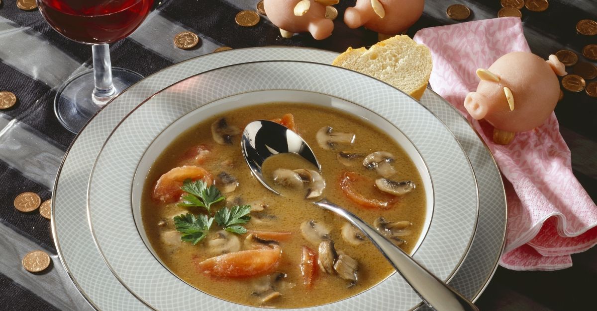 Pilzsuppe mit Tomaten Rezept | EAT SMARTER