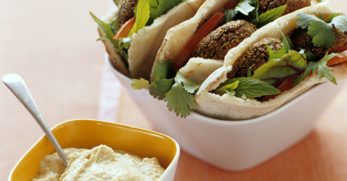 Pita mit Falafel und Hummus Rezept EAT SMARTER