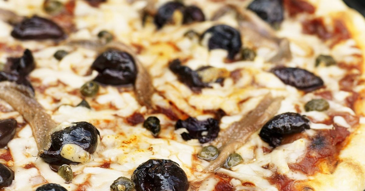 Pizza Napoli (Anchovis, Oliven, Kapern) Rezept EAT SMARTER