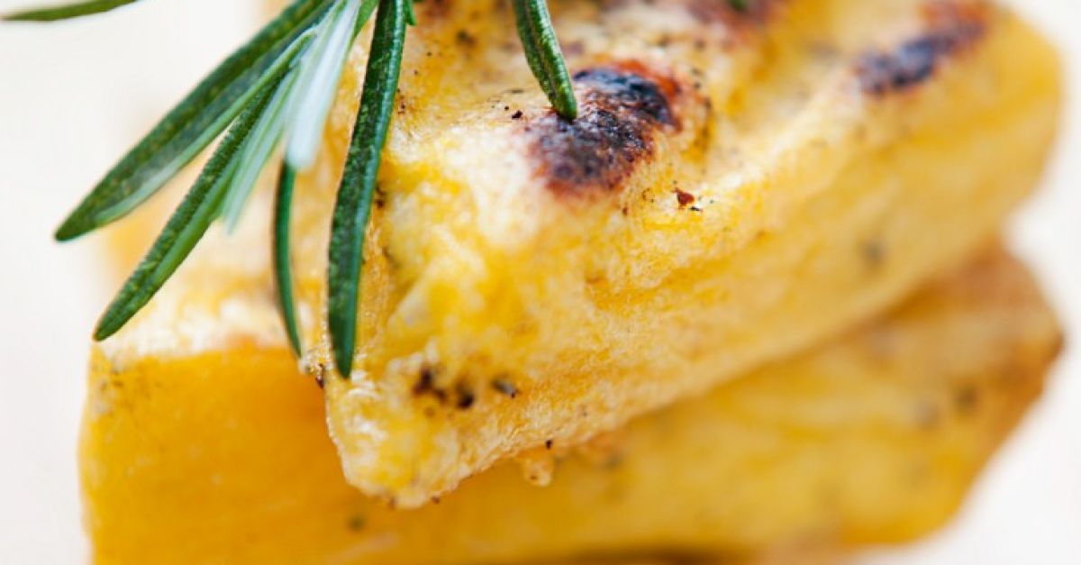 PolentaRosmarinschnitten vom Grill Rezept EAT SMARTER